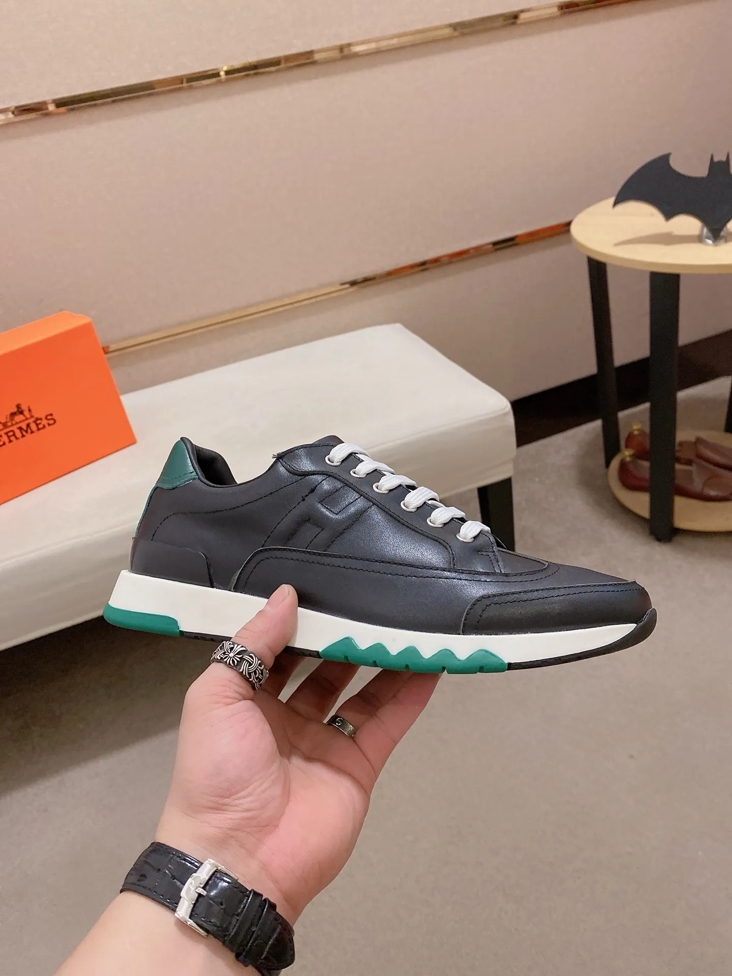 Ex-factory price: 500💰《HERMES》【Classic original single version】Hermès; top 🔝purchasing agent🔍🔍men's latest 🇺🇸sold simultaneously, original imported from Italy ▲▲first-layer cowhide ▲▲ (high-end, nobility and class) ) Exquisite workmanship (Italian 🇮🇹 imported water-dyed 🐂 cowhide lining) sole: original sole provided by the original factory, ⚠️exclusive double-layer activity·TPR·rubber·combined molded outsole; super comfortable·wear-resistant·non-slip·environmental protection The real thing is more beautiful when photographed in kind (high quality, following orders), you can come in and out at will * Number of yards: 38·39·40·41·42·43·44# (can be customized 45.)